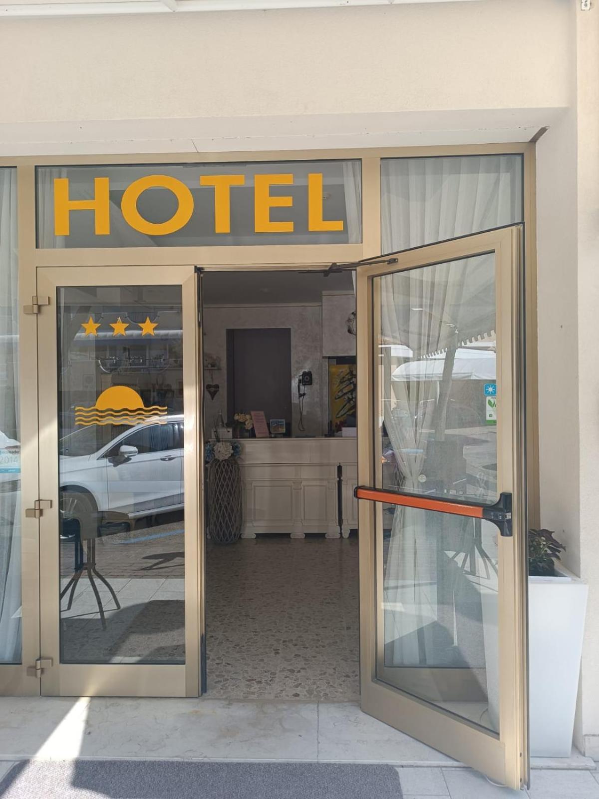 Hotel Tizian Beach Caorle Eksteriør billede
