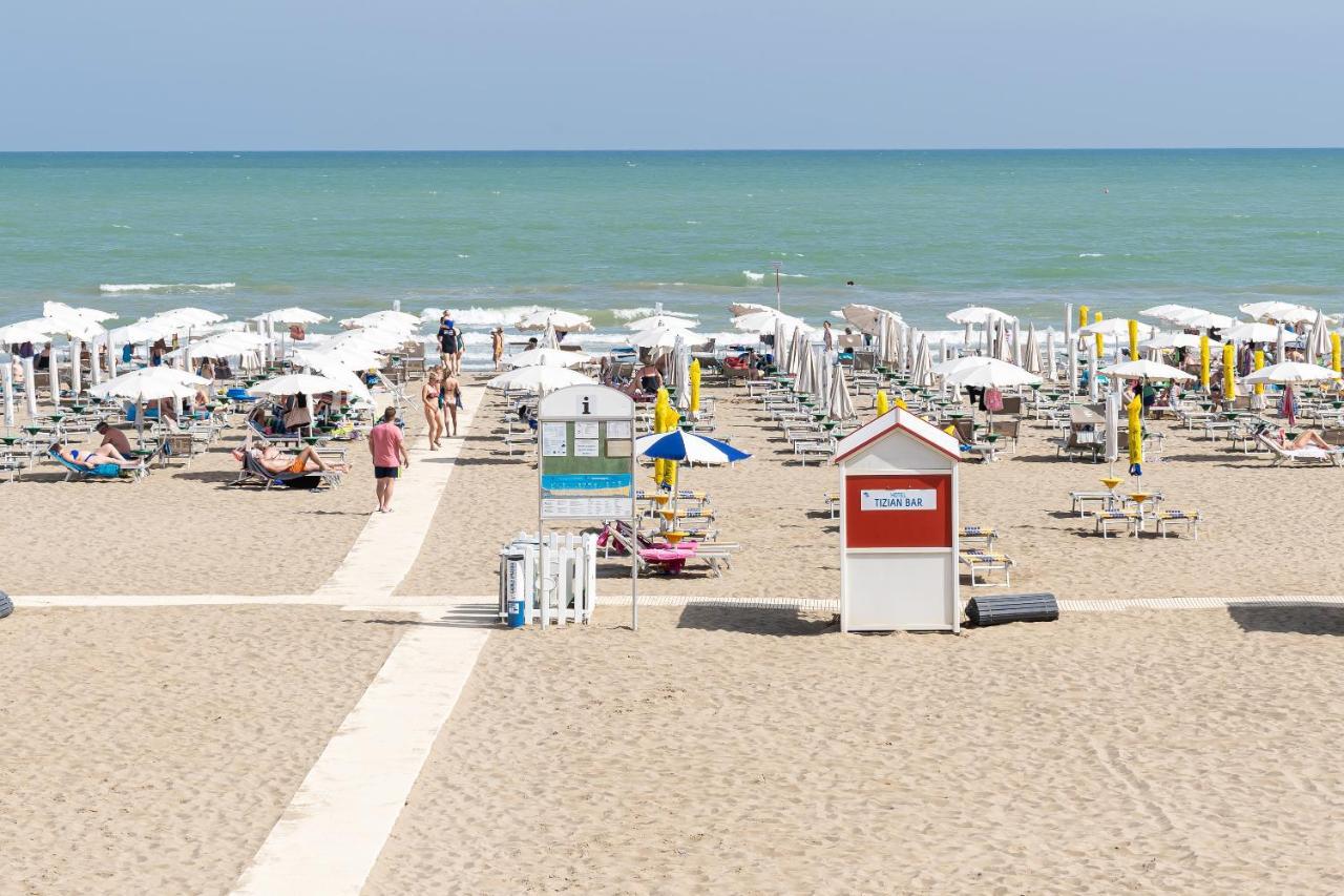 Hotel Tizian Beach Caorle Eksteriør billede